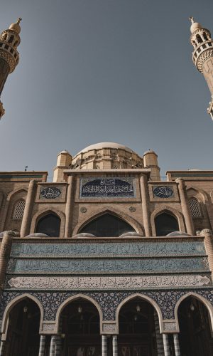 Stunning view of Jalil Khayat Mosque in Erbil, showcasing intricate Islamic architecture.